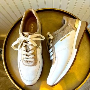 MICHAEL MICHAEL KORS ALLIE WRAP TRAINER SNEAKERS | GOLD & WHITE | 8.5 | EUC